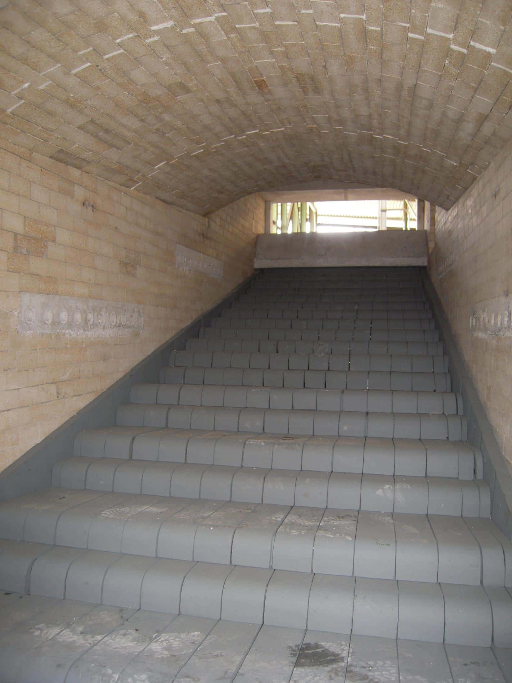 Sistema de combustión con parrilla movil