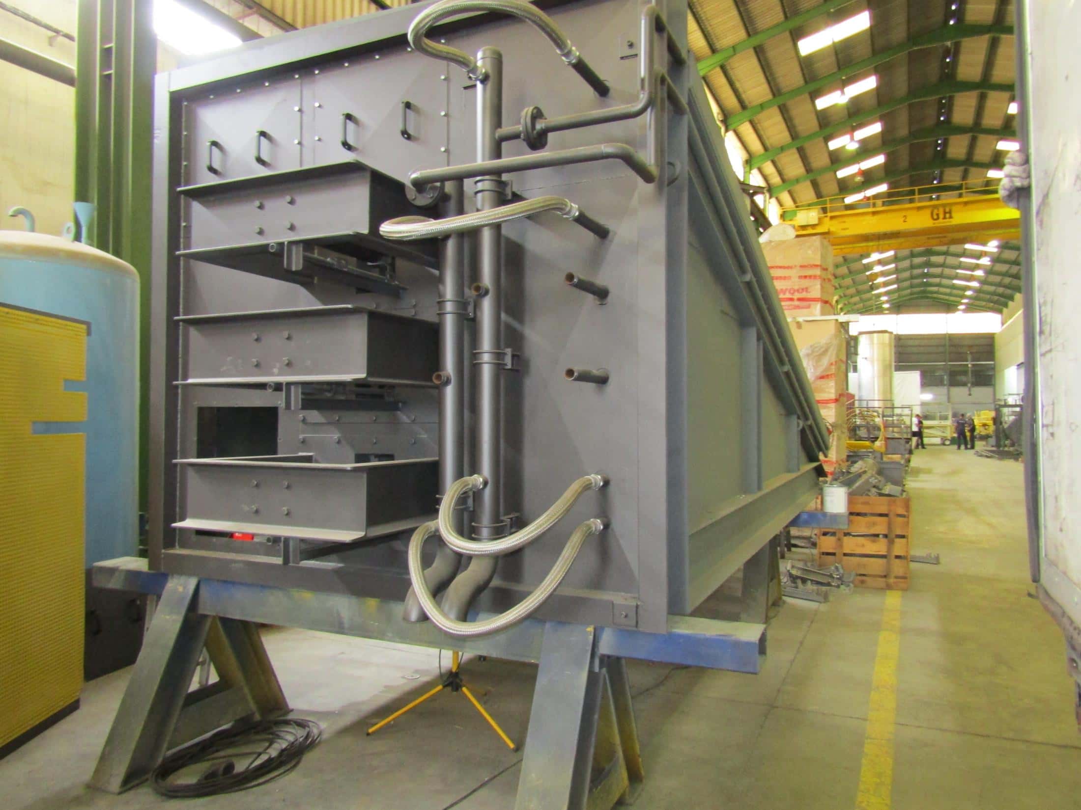 Sistema de combustión con parrilla movil